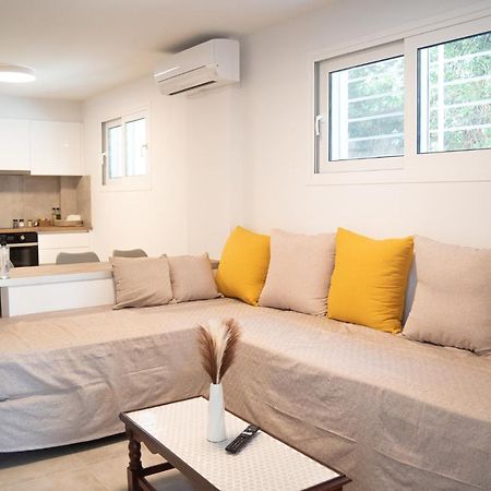 Naiads Nest - The Garden Gem Apartment Varkiza ภายนอก รูปภาพ